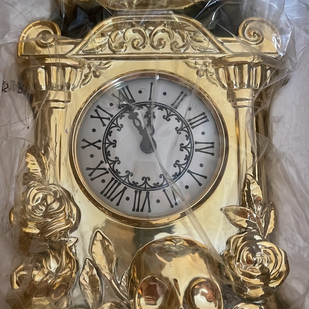 Halloween Bath and Body Skull Rose Clock